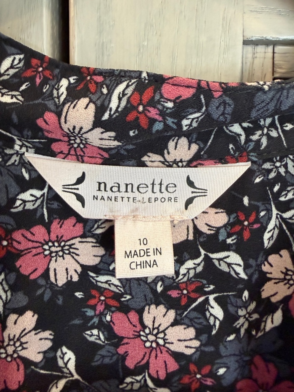 🌸 Elegant Sleeveless Floral Midi Dress in Black and Pink - Picture 4 of 4